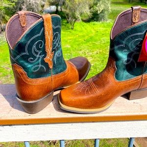 Justin Gypsy Collection Woman 3/4 Cowgirl Boots. BRAND NEW Leather Upper balance